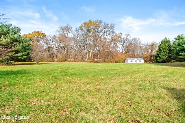 20 Yeger Drive, Allentown, NJ 08501