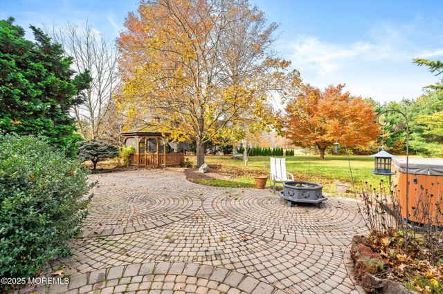 20 Yeger Drive, Allentown, NJ 08501