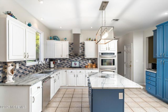 20 Yeger Drive, Allentown, NJ 08501