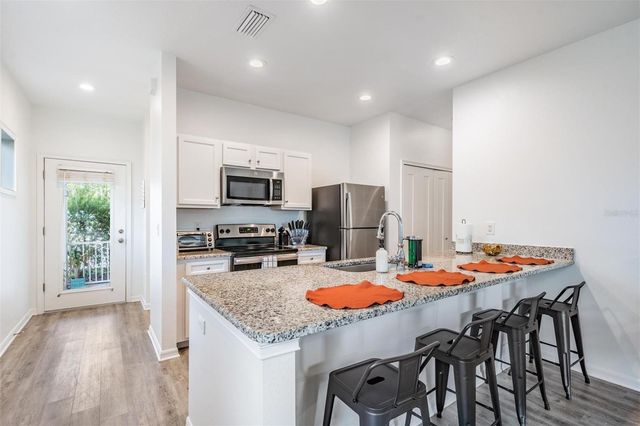 2604 N HIGHLAND AVENUE B, Tampa, FL 33602