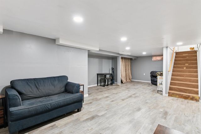 1141 E Mitchell Avenue, Waterloo, IA 50702