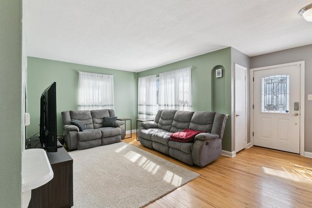 1141 E Mitchell Avenue, Waterloo, IA 50702