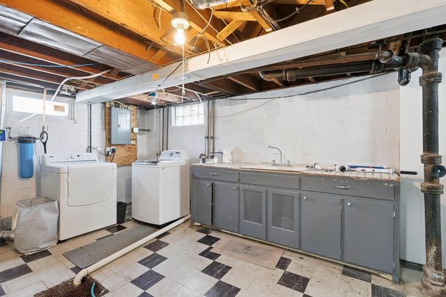 1141 E Mitchell Avenue, Waterloo, IA 50702