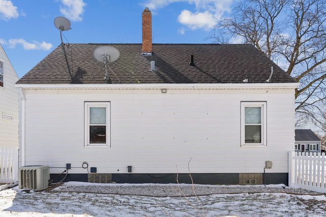 1141 E Mitchell Avenue, Waterloo, IA 50702