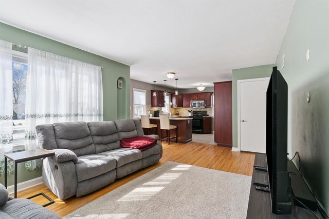 1141 E Mitchell Avenue, Waterloo, IA 50702