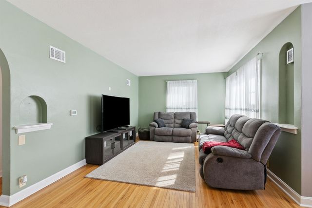 1141 E Mitchell Avenue, Waterloo, IA 50702