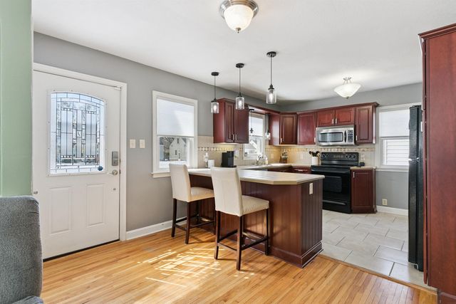 1141 E Mitchell Avenue, Waterloo, IA 50702