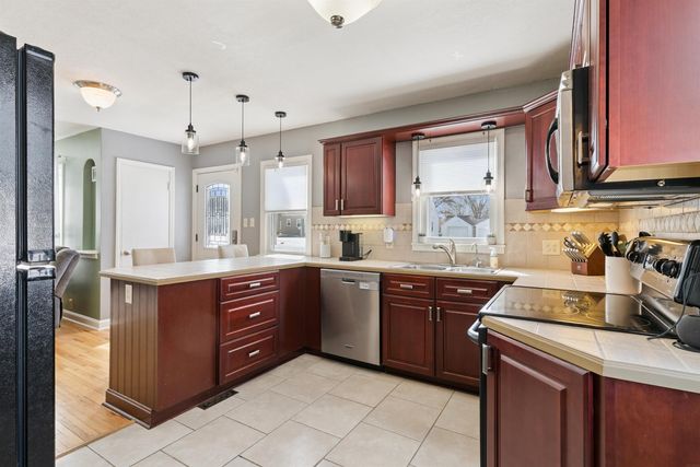 1141 E Mitchell Avenue, Waterloo, IA 50702