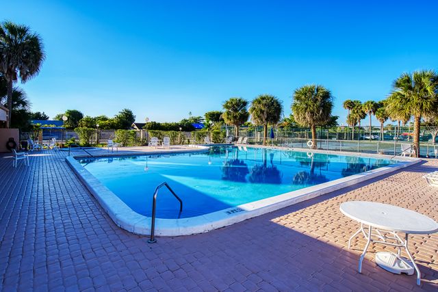 8030 Hampton Boulevard 502, North Lauderdale, FL 33068