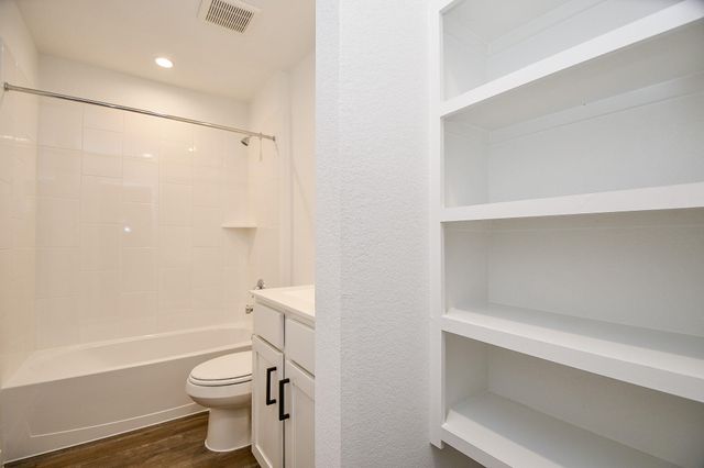 1115 Yaupon Dr, Rosharon, TX 77583