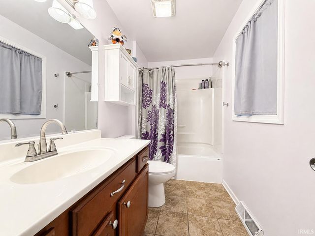 1604 Hickory Street, Demotte, IN 46310