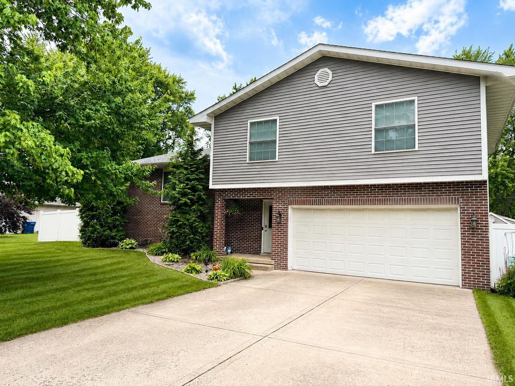 1604 Hickory Street, Demotte, IN 46310