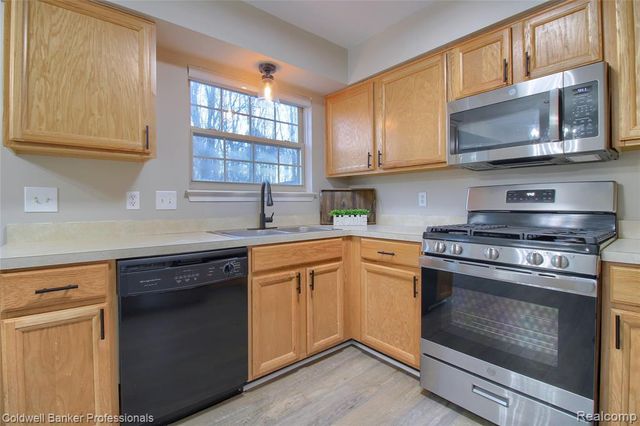 41816 White Tail Lane, Canton, MI 48188