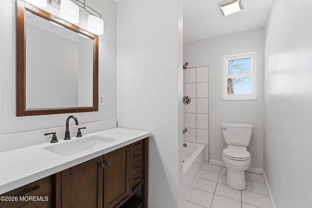 35 Vivian Court, Howell, NJ 07731