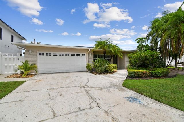 3921 E EDEN ROC CIRCLE, Tampa, FL 33634