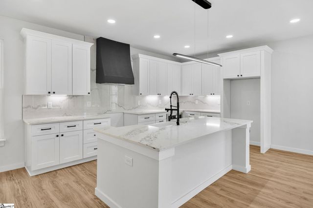152 Boxwood Lane, Easley, SC 29640