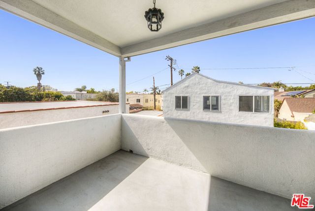 1033 S Tremaine Avenue, Los Angeles, CA 90019