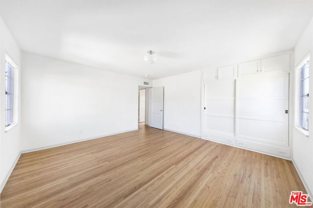 1033 S Tremaine Avenue, Los Angeles, CA 90019