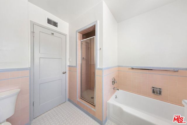 1033 S Tremaine Avenue, Los Angeles, CA 90019