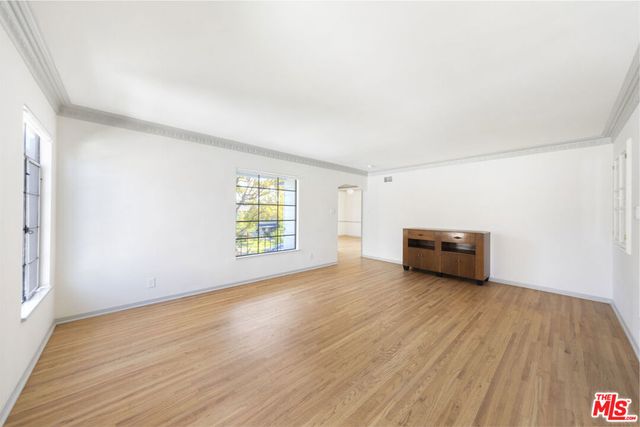 1033 S Tremaine Avenue, Los Angeles, CA 90019