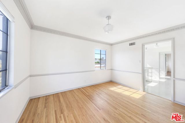 1033 S Tremaine Avenue, Los Angeles, CA 90019