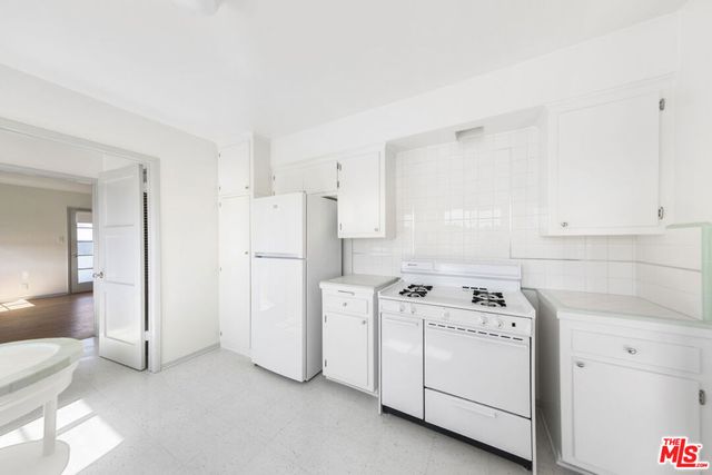 1033 S Tremaine Avenue, Los Angeles, CA 90019