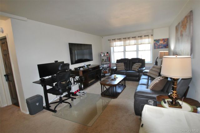 7 Balint Drive 521, Yonkers, NY 10710