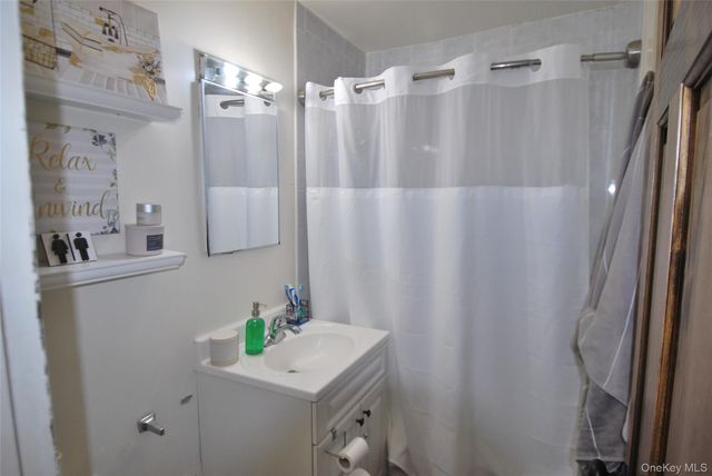 7 Balint Drive 521, Yonkers, NY 10710