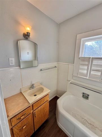 114 S 5th Street, Sentinel, OK 73664