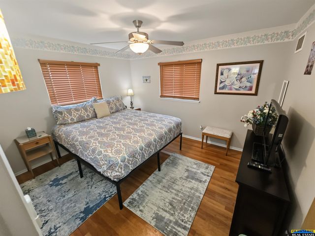 538 E 4th Street, Papillion, NE 68046