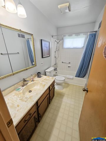 538 E 4th Street, Papillion, NE 68046