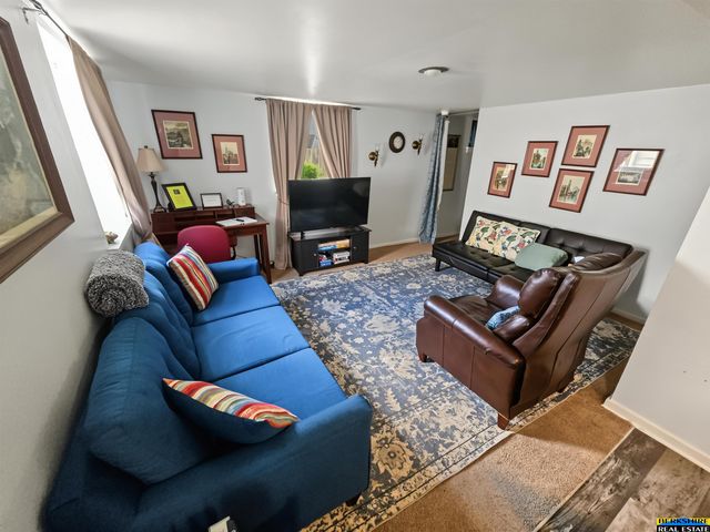 538 E 4th Street, Papillion, NE 68046