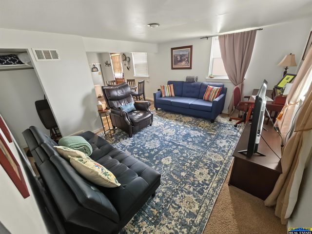 538 E 4th Street, Papillion, NE 68046