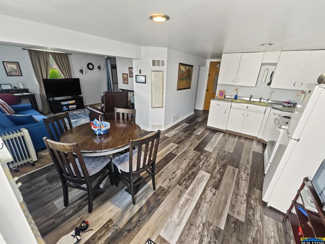 538 E 4th Street, Papillion, NE 68046