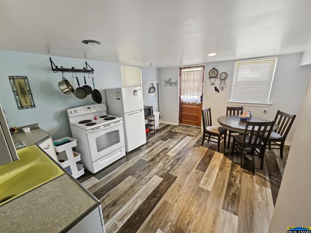 538 E 4th Street, Papillion, NE 68046