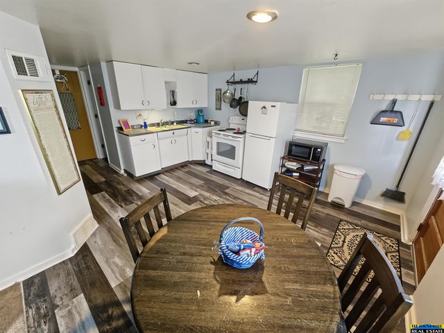538 E 4th Street, Papillion, NE 68046