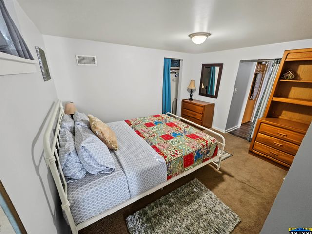 538 E 4th Street, Papillion, NE 68046
