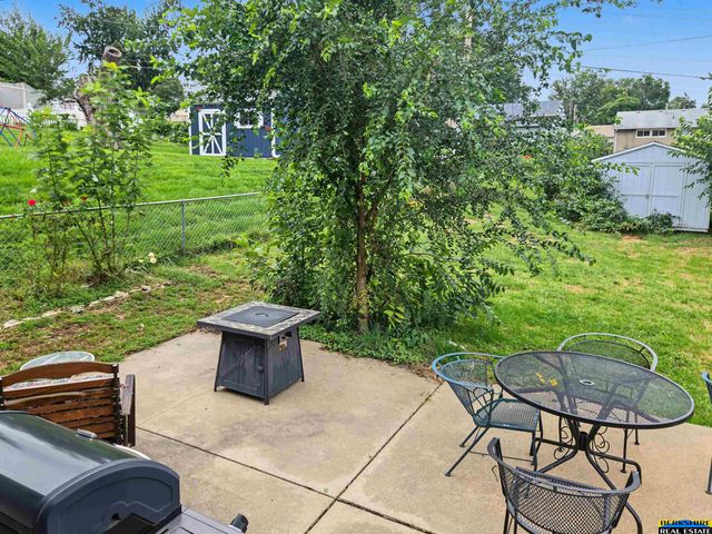 538 E 4th Street, Papillion, NE 68046