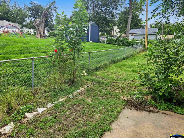 538 E 4th Street, Papillion, NE 68046