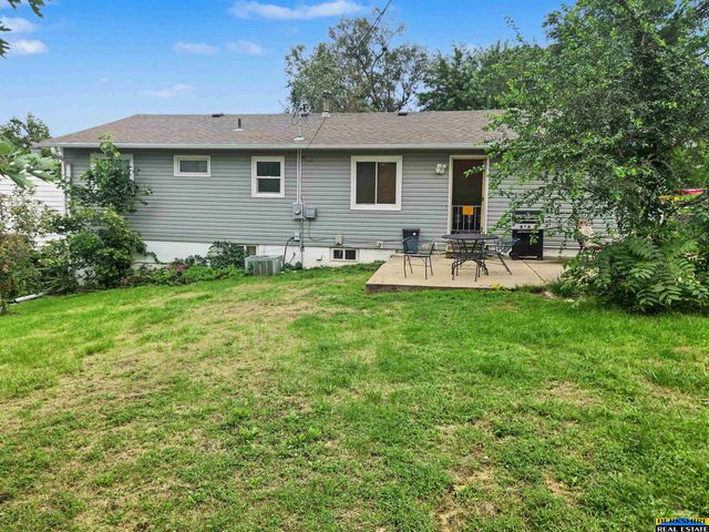 538 E 4th Street, Papillion, NE 68046