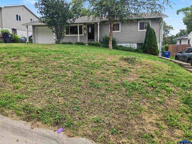 538 E 4th Street, Papillion, NE 68046