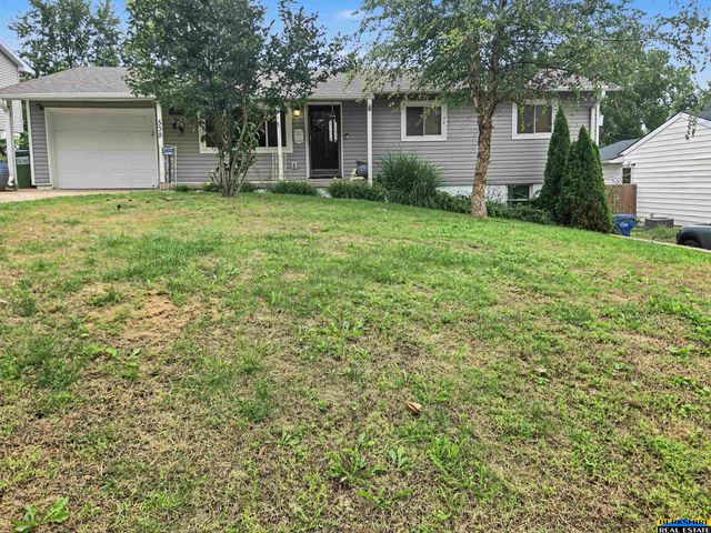 538 E 4th Street, Papillion, NE 68046