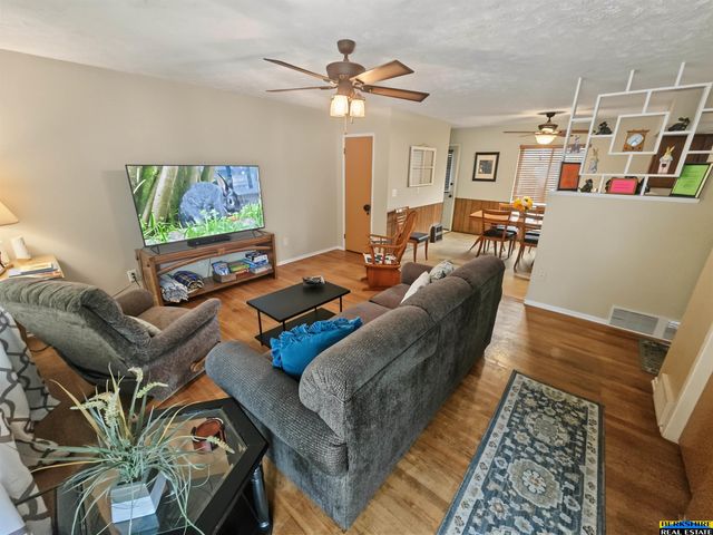538 E 4th Street, Papillion, NE 68046