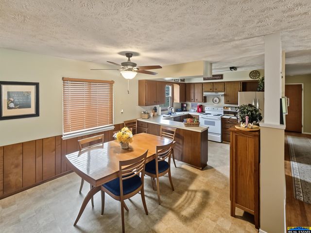 538 E 4th Street, Papillion, NE 68046
