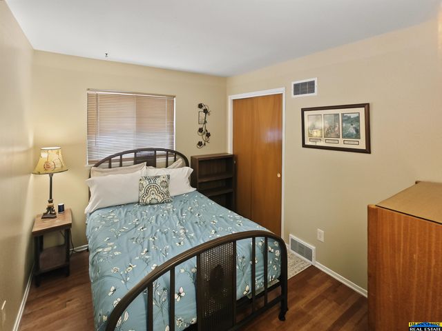 538 E 4th Street, Papillion, NE 68046