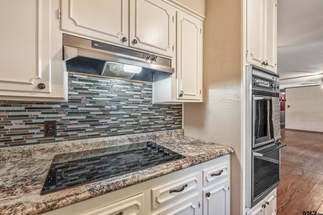 2002 Pinedale, Jacksonville, TX 75766