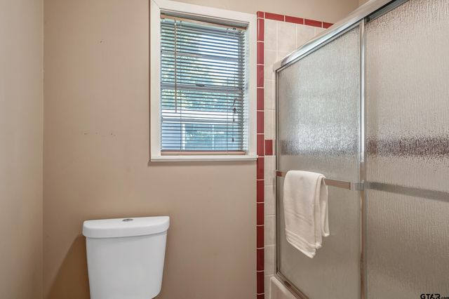 2002 Pinedale, Jacksonville, TX 75766