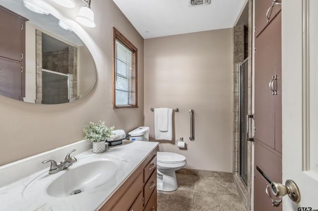 2002 Pinedale, Jacksonville, TX 75766