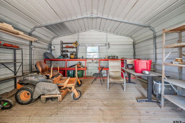 2002 Pinedale, Jacksonville, TX 75766