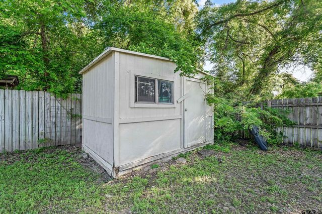 2002 Pinedale, Jacksonville, TX 75766